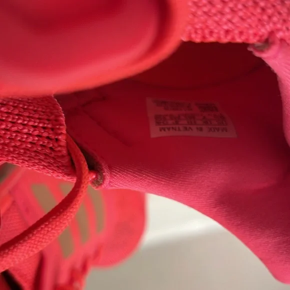 Adidas Women’s Utraboost Running Shoes 8.5 - Picture 3 of 7